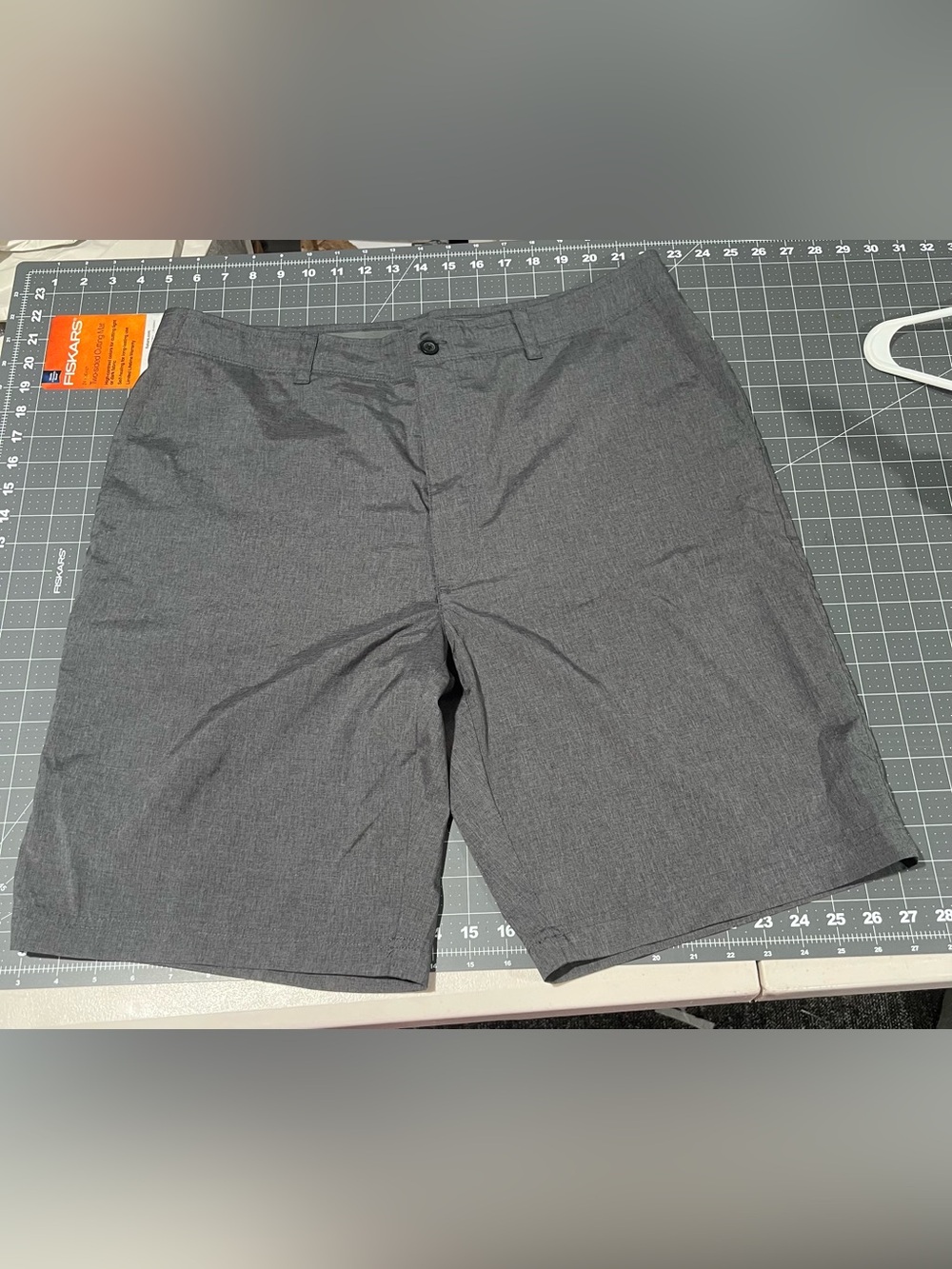 Gray Jack Nicklaus performance golf shorts featuring a stretch comfort waistban